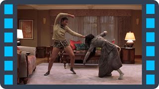 Драка с призраком из телека— «Очень страшное кино 3» (2003) сцена 3/8 QFHD