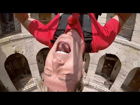 Vlad Reiser cyklar upp & ner över fortets borggård! - Fångarna på fortet (TV4)