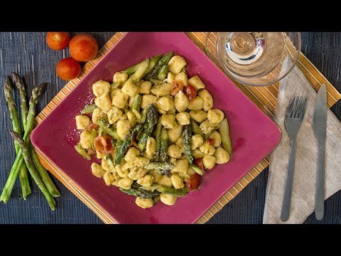Gnocchi con asparagi e pomodorini