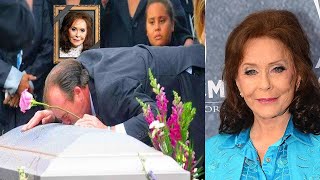 With a heavy heart as we report the sad news about Singer Loretta Lynn, she has been identified as..