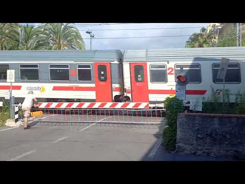 Passaggio a livello Loano (SV) - Level crossing - Bahnübergang