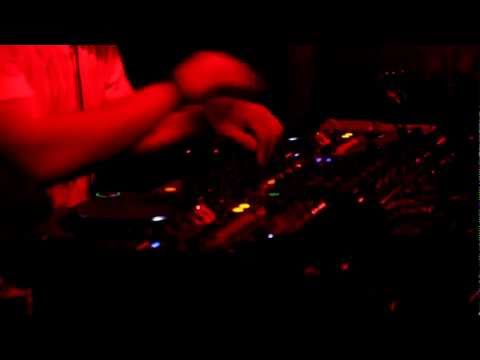 LaTourette @Showcase Paris playing "The "S" - Takedown (LaTourette Remix)"