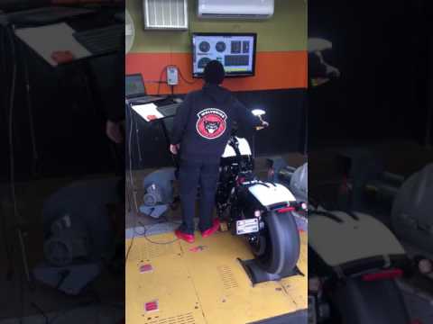 2016 CVO Breakout Vance and Hines Big Radius