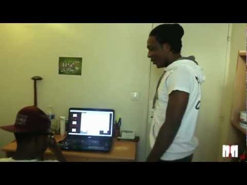 Cooky Banger workin' on " Fallin " of the " No Dayz Off " mixtape