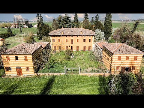 This Mansion was ABANDONED 30+ Years ago with Everything Inside... No One Knows Why