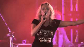 Beccy Cole 'Hello Happiness' Official Music Video