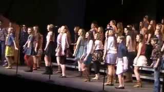 preview picture of video 'Sauk Prairie show choir 2013 MLM Middle Level Motion at New London'