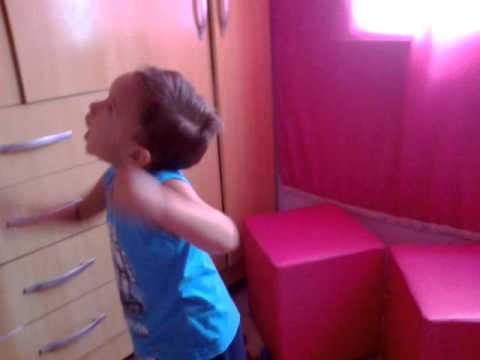 Daniel com 3 anos -  cantado a musica (i'll never love this way again - Jesuton)