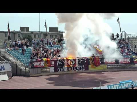 Section Grenat - Lausanne-Sport - Servette FC - 2009/2010 - 25.04.2010 - Tifo et pyro