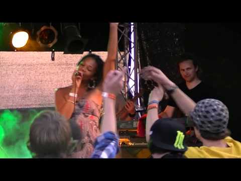 Jennifer Washington backed by Boomrush Backup - Let's make a sign (Live @ P-Town Open Air 2011)