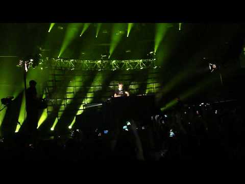 Armin Van Buuren @ ASOT 450 NYC Part 1 - Intro -  Arnej - The Strings That Bind Us (Intro Edit)