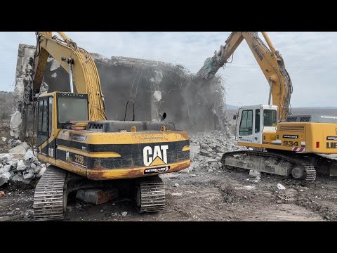 Caterpillar 325B With Hydraulic Hammer And Liebherr 934 With Pulverizer - Sotiriadis/Labrianidis
