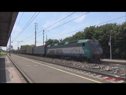 IL SALUTO DELLA E.405 TITOLARE DEL MERCI IN TRANSITO A PONTECURONE. (AL) SAB. 28 - 5 - 2022.