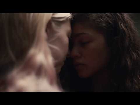 Euphoria 1x04 Rue and jules kiss