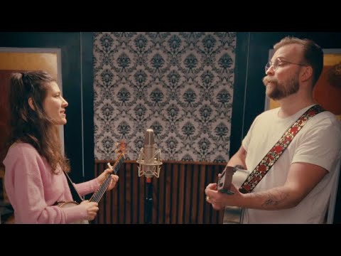 Ruth Moody and Joey Landreth - The Spell Of The Lilac Bloom (Official Live Video)