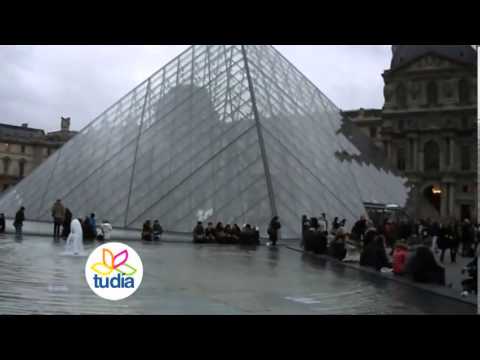 pourquoi la pyramide du louvre