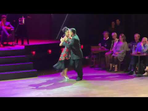 Oscar Mandagaran y Georgina Vargas bailan un Tango