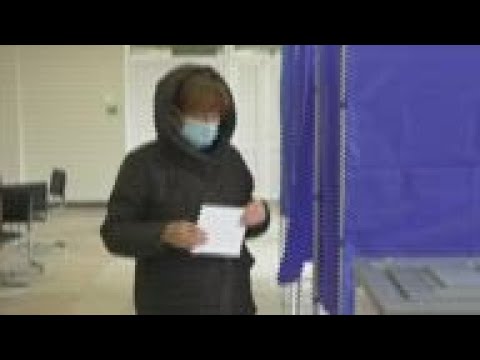 Residents of Stanitsa Luhanska vote