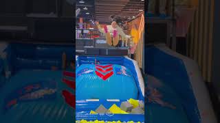 中国美女の大ジャンプ　this trampoline is so fun! #viral #adventure #shorts