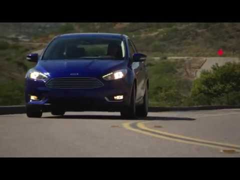 2015 Ford Focus Titanium Driving in the Country | AutoMotoTV