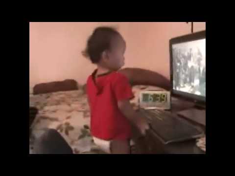 Baby dances to Laura Mam's Sva Rom Monkiss