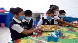 preview picture of video 'Preparación Desayuno Escolar Esc. Prim. Justo Sierra en Petlalcingo, Puebla'