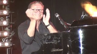 ☼ Voices for Refugees | Konstantin Wecker spricht zu 150.000 am Heldenplatz