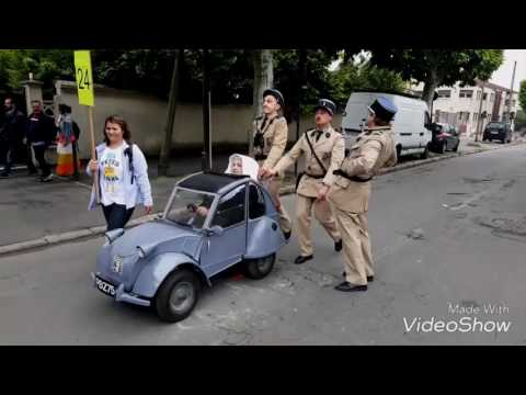 Les Gendarmes de Saint-Tropez avec Soeur Clotilde et sa 2CV-L'Escadrille