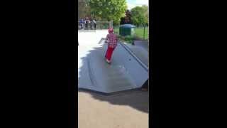 preview picture of video 'Cool trick at Staines Skatepark'