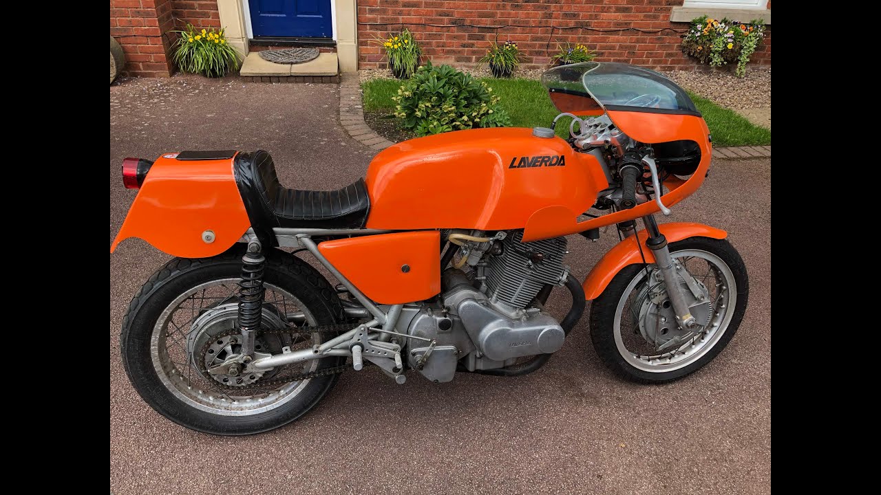 '72 SFC Replica. First time out at Cadwell Park.