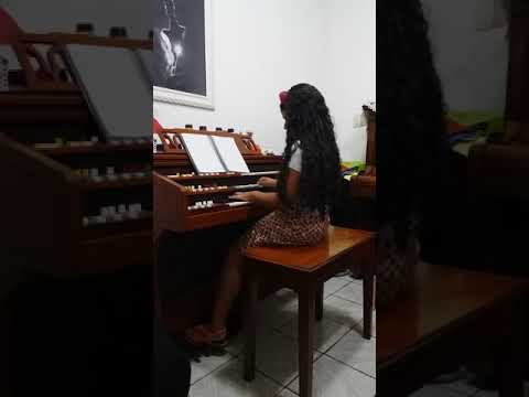 Musicel - Nicoly 8 aninhos e o primeiro hino na pedaleira