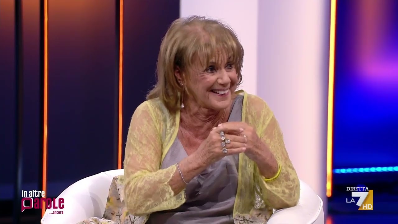 Stanca di Guerra, il monologo di Lella Costa e l'intervista completa