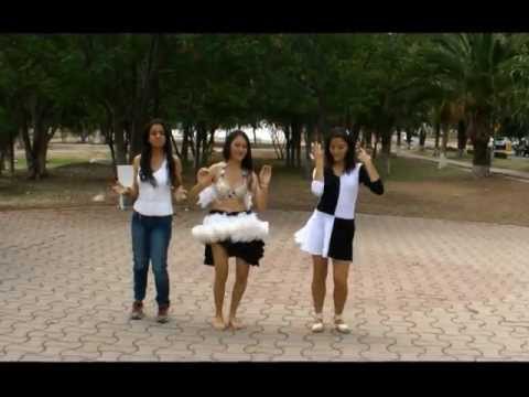 what makes you beautiful...concursoporti-one direction-miriam, yelinka y martha.wmv