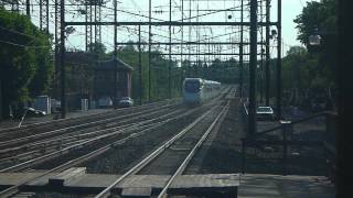 preview picture of video 'Amtrak Acela Express at Metuchen Station @ high speed'