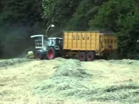 Declercq P. en St.: Gras hakselen.