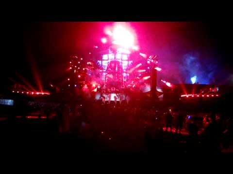 Headhunterz vs. Psyko Punkz - Disrespect (Live at TomorrowWorld)