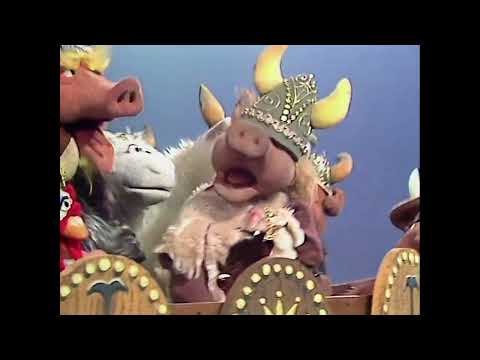 The Muppet Show - 524: Roger Moore - “In the Navy” (1980)