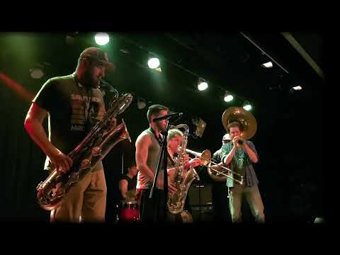 Streetbandits - It's Raining Men / Boys Boys (live)