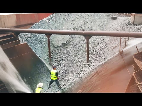 Barge unloading 2700 tons of ore - Full video - Empty barge
