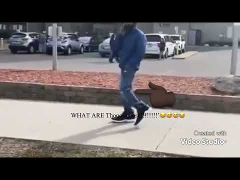 Dude really wear a size 21 Shoe