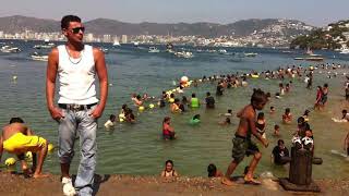 preview picture of video 'Playa Tlacopanocha vista del malecón, Acapulco, Mexico.'