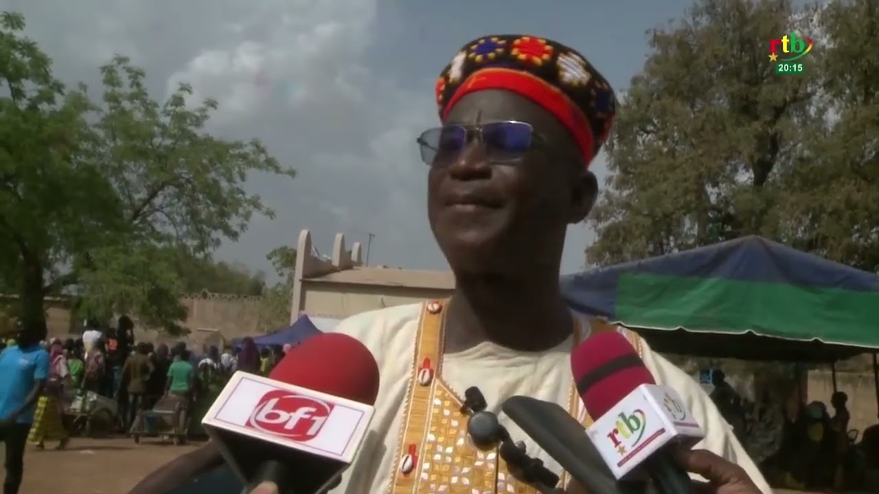 Naaba Siguiri de Boussouma  et la population ont communié pour la paix au Burkina Faso