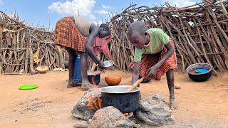 African Village Life / Cooking African Cuisine , Tomatoes And Sukumawiki  in karamoja