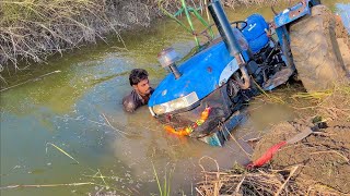 Mahindra Arjun Novo pulling new holland 5500 jcb 3DX canal tractor accident