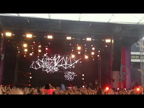 Hardwell ft. Above & Beyond - Thing called﻿ Spaceman (W&W mashup) (Hardwell Live Big City Beats)