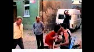 Bobo in white wooden houses - i don&#39;t know (video)