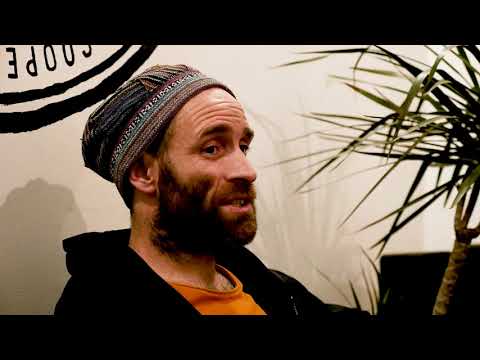 Portrait D’Alexandre Scalisi dans son projet musical Balaphonik Sound System Réalisation: Remi Lubin et Laurent Haubin pour Quatre Oeil Prod Site: https://www.quatreoeil.com/