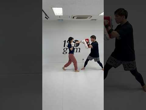 膝蹴りを交えたコンビネーションが上手く打てています♪ #キックボクシング #ミット打ち #mma