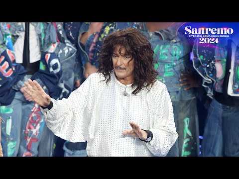 Sanremo 2024 - Fiorello nei panni del ballerino Manuel Franjo