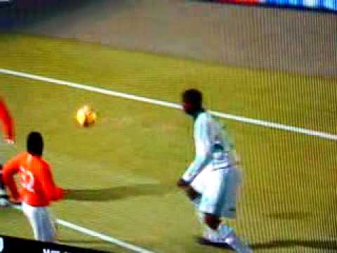 Futbol soccer 2010 fuerte golpe